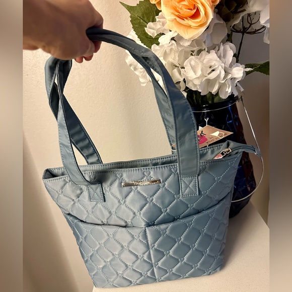 Betsey Johnson NWT quilted shoulder/tote bag. - Picture 4 of 10